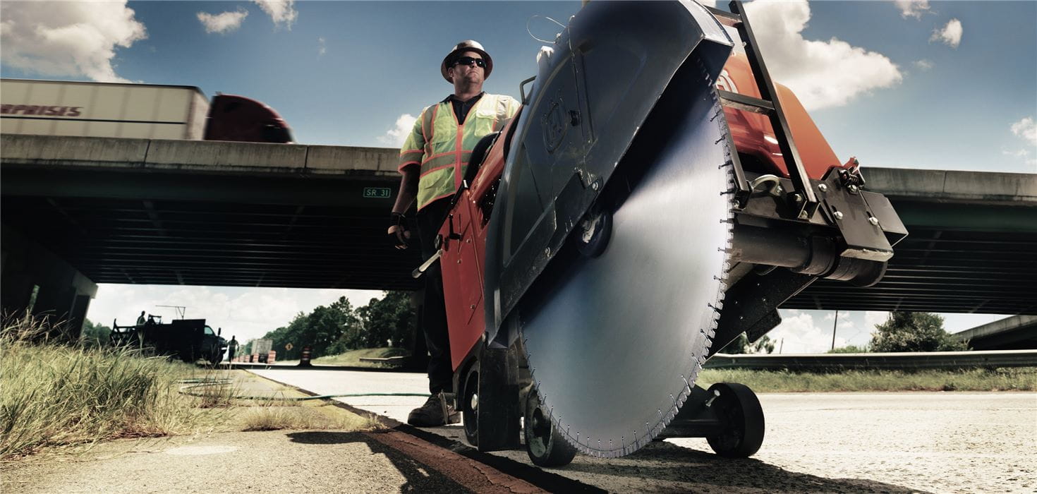 Husqvarna provides diamond blades for large and small floor saws enabling efficient cutting in asphalt and heavily reinforced concrete.