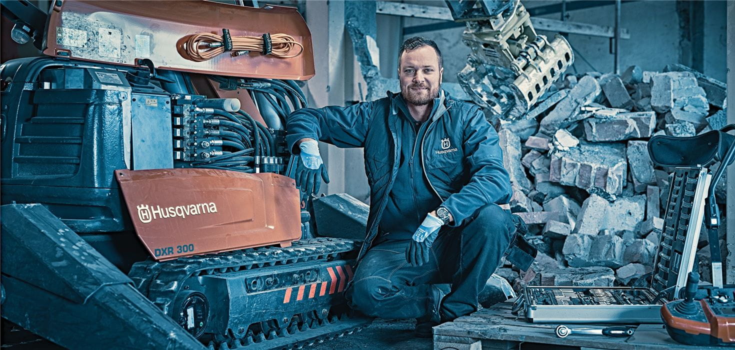 Husqvarna service mechanics specialize in remote demolition robots to ensure maximum uptime and machine availability through planned maintenance and fast, correct repair.